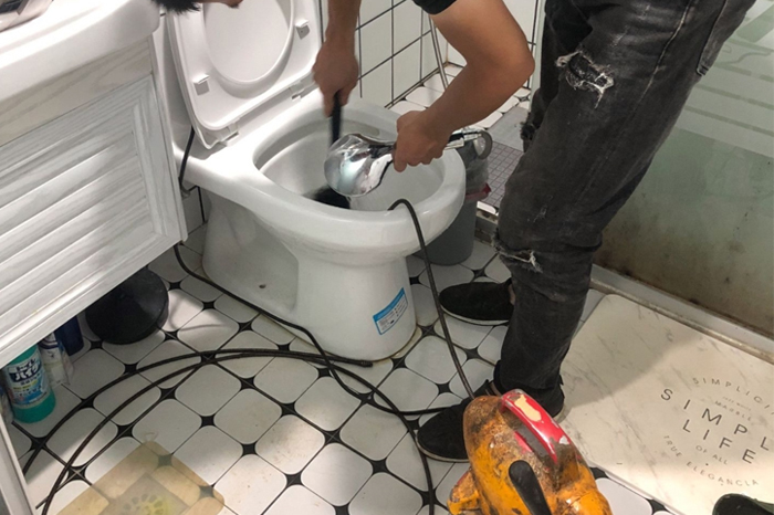 射洪马桶堵塞自己疏通还是找师傅?专业上门服务让你省时更省心